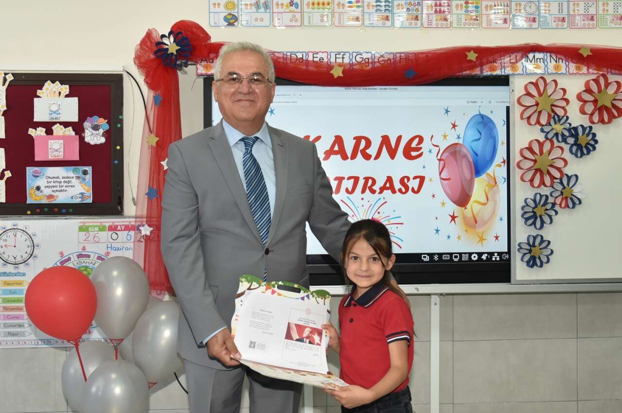 Konya'da yaz tatili resmen başladı! Karne gününden mutluluk kareleri yansıdı 11
